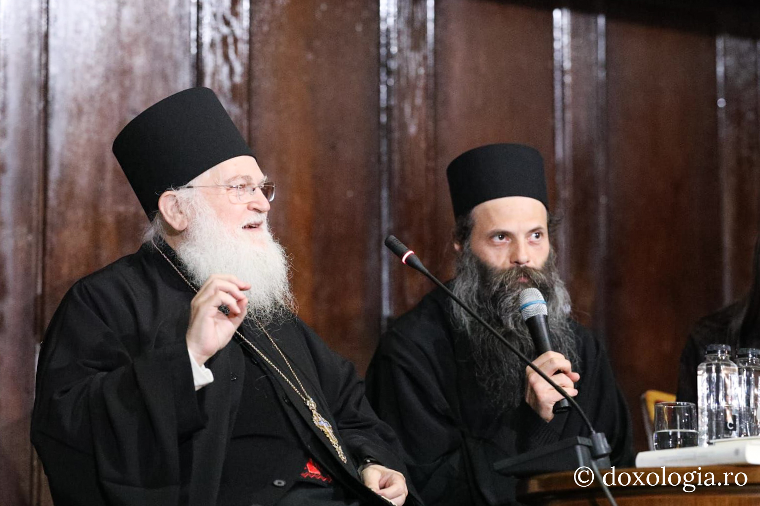 Părintele Efrem Vatopedinul a conferențiat la Iași, în cadrul Festivalului „Quo Vadis”