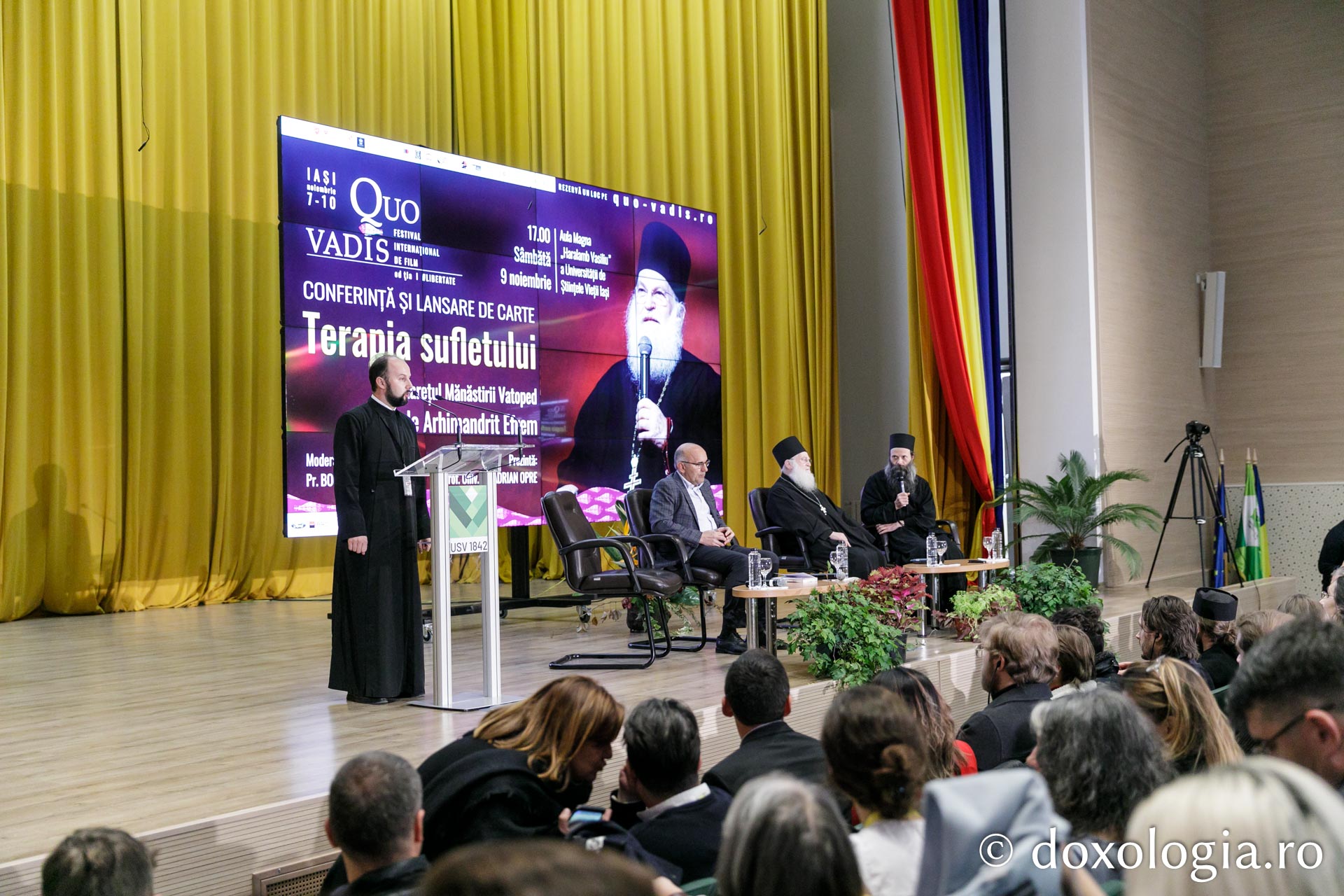 Părintele Efrem Vatopedinul a vorbit despre suflet și terapie la Iași, în cadrul Festivalului „Quo Vadis”