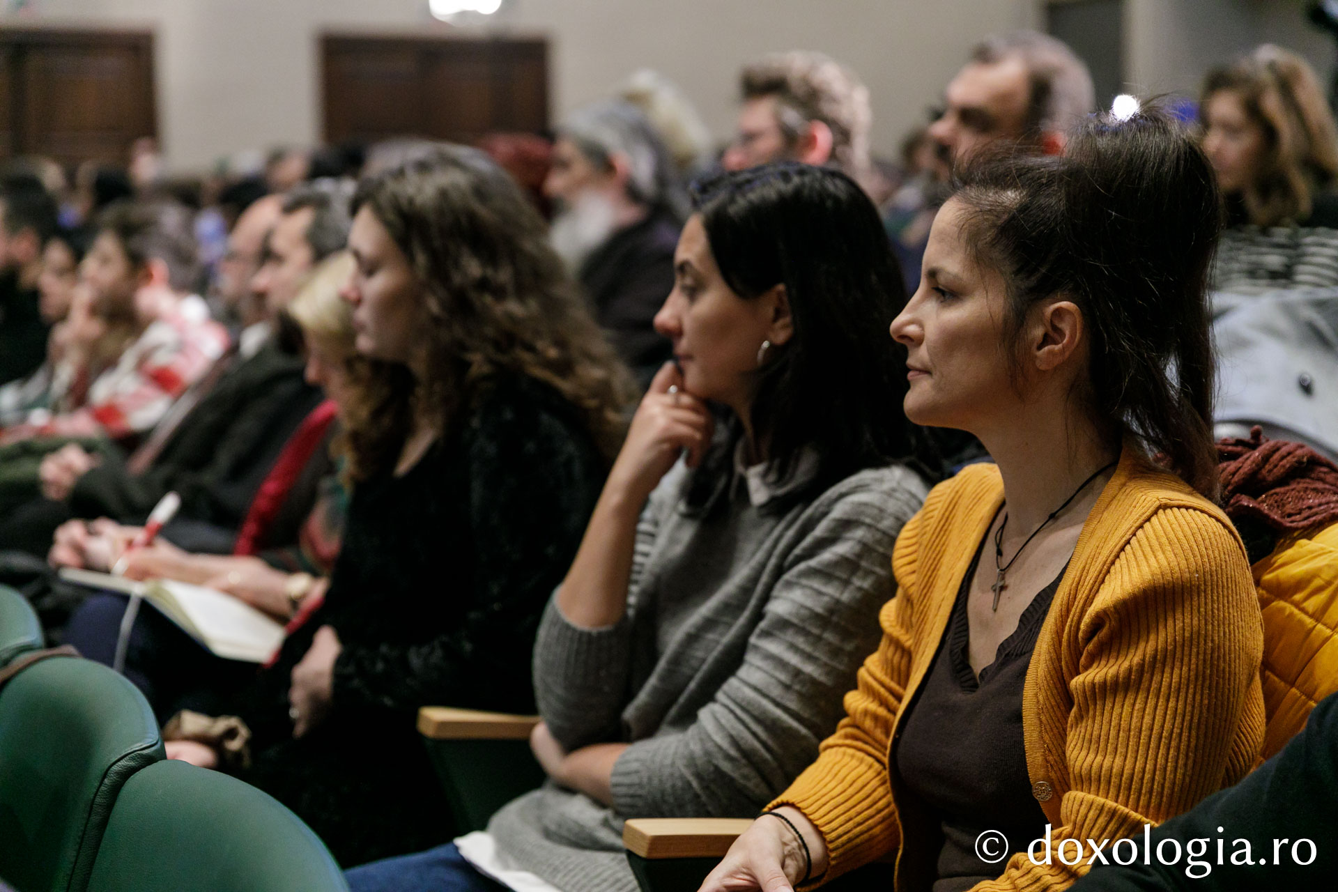 Părintele Efrem Vatopedinul a vorbit despre suflet și terapie la Iași, în cadrul Festivalului „Quo Vadis”