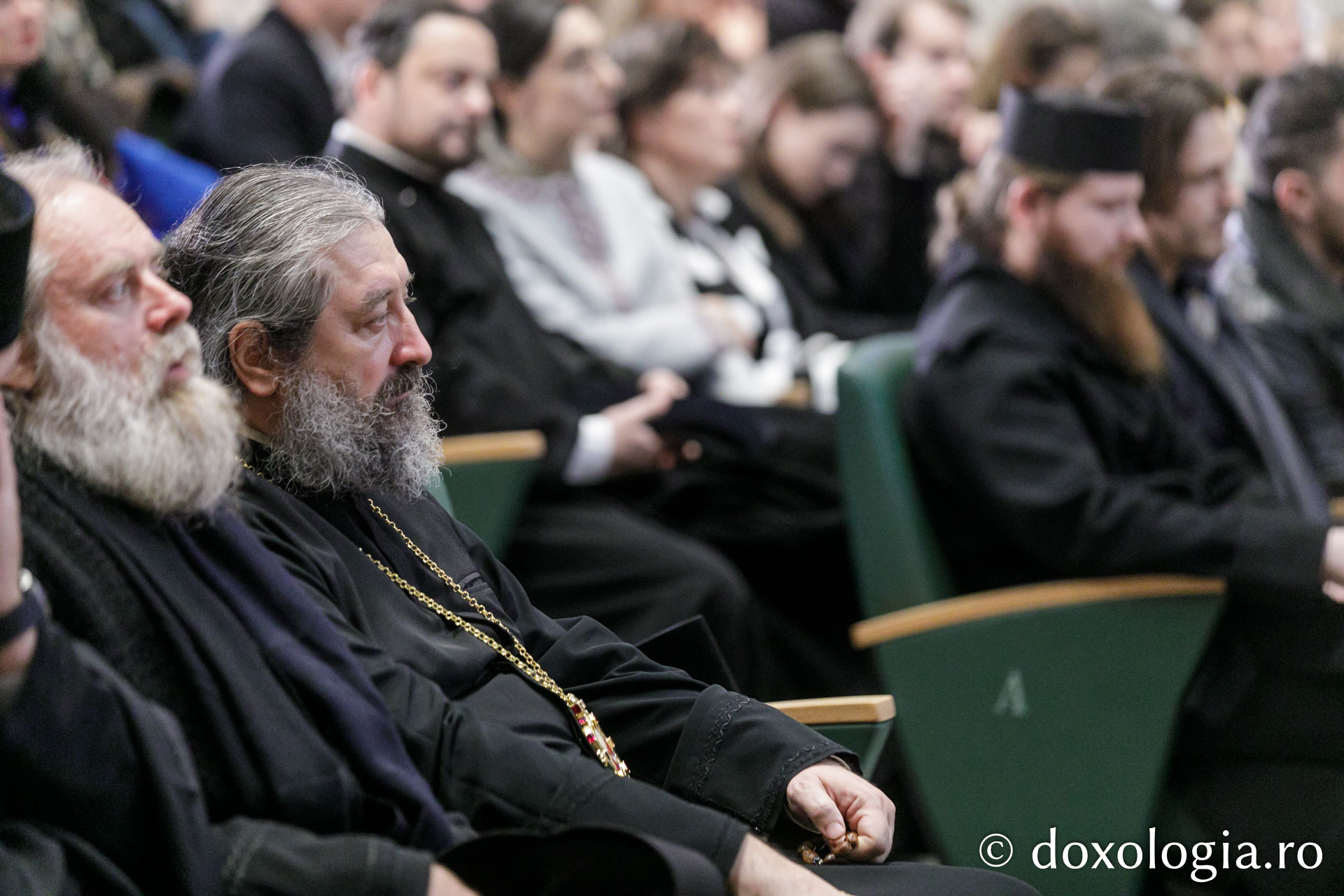 Părintele Efrem Vatopedinul a vorbit despre suflet și terapie la Iași, în cadrul Festivalului „Quo Vadis”