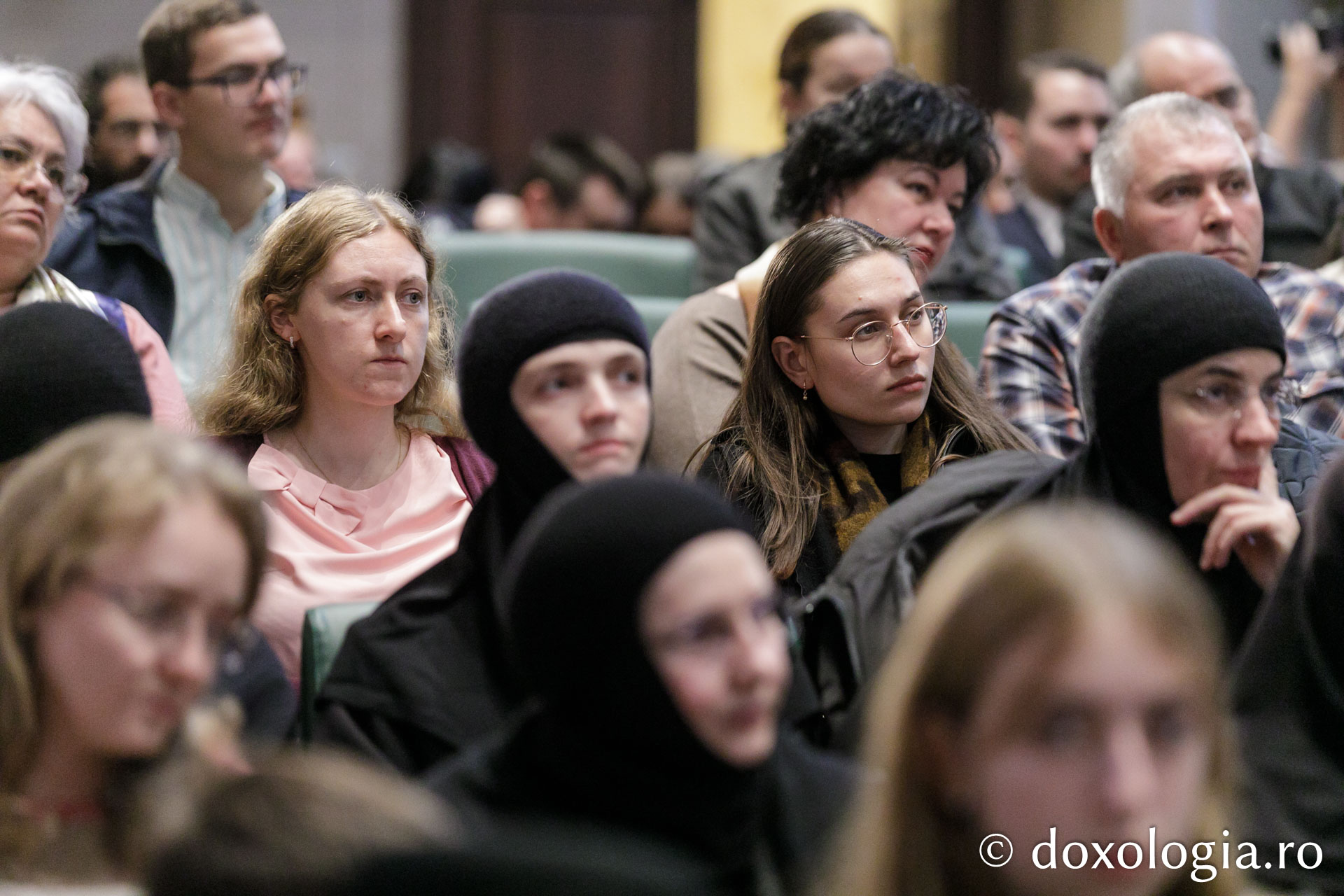 Părintele Efrem Vatopedinul a vorbit despre suflet și terapie la Iași, în cadrul Festivalului „Quo Vadis”