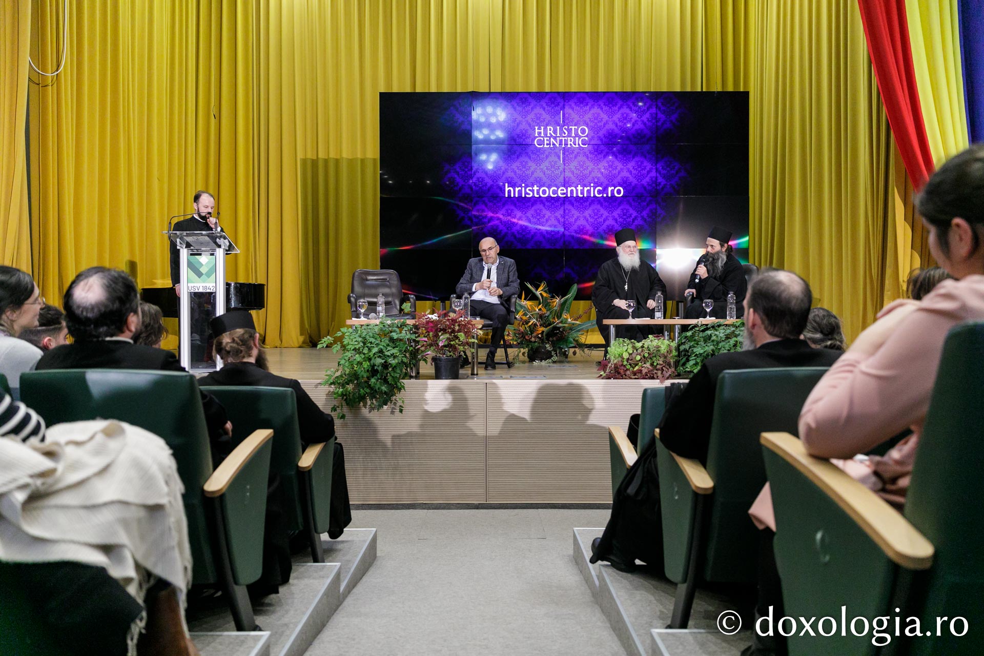 Părintele Efrem Vatopedinul a vorbit despre suflet și terapie la Iași, în cadrul Festivalului „Quo Vadis”