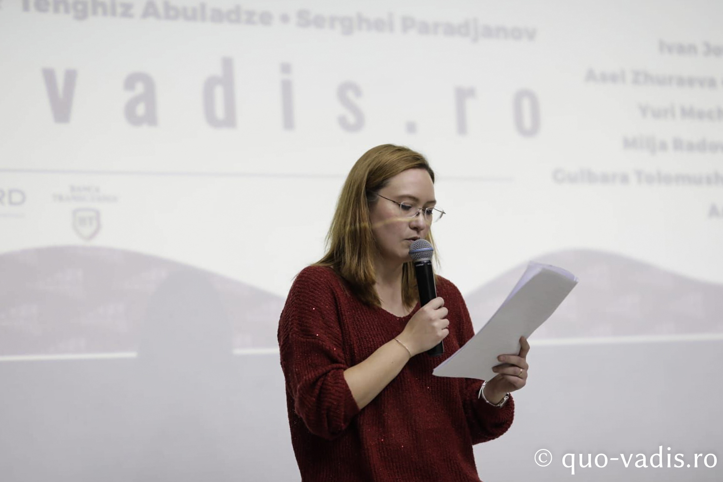 Proiecția filmului documentar Cămașa de duminică (România), în prezența regizoarei Cristina Chirvasie