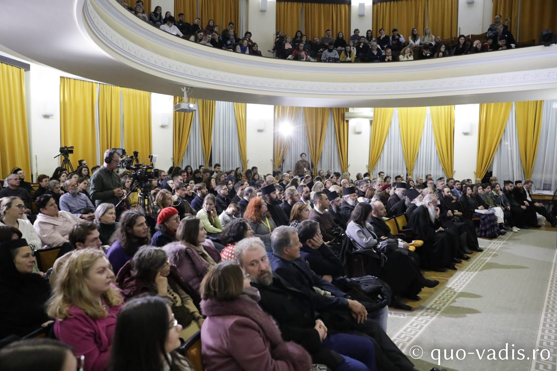 Jonathan Jackson în dialog cu Părintele Răzvan Ionescu: O întâlnire de suflet la Festivalul „Quo Vadis” de la Iași