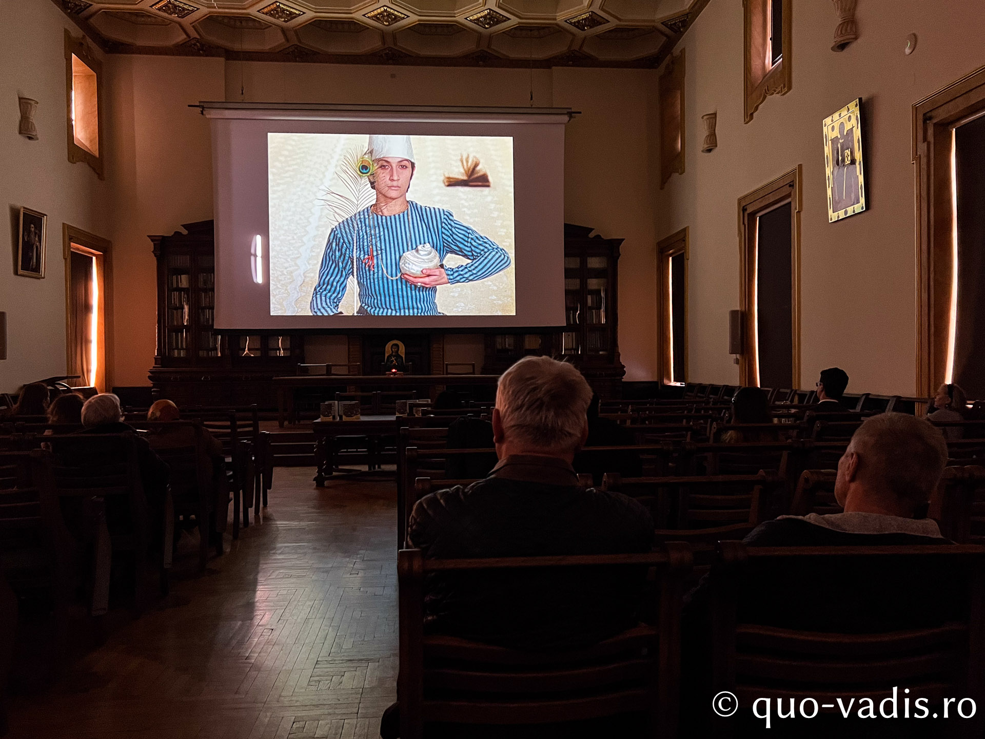 Proiecția filmului artistic Culoarea rodiei