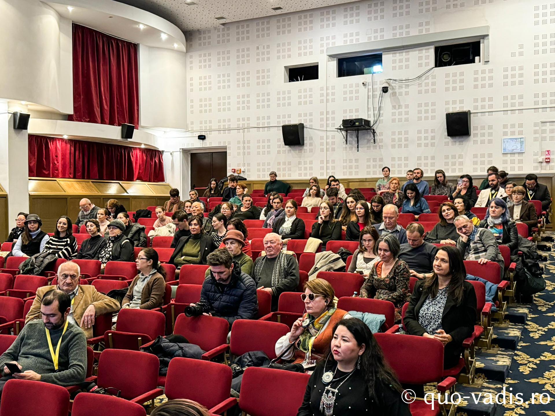 Proiecția filmului artistic Darul lui Dumnezeu (Kîrgîzstan), în prezența regizoarei Asel Zhuraeva