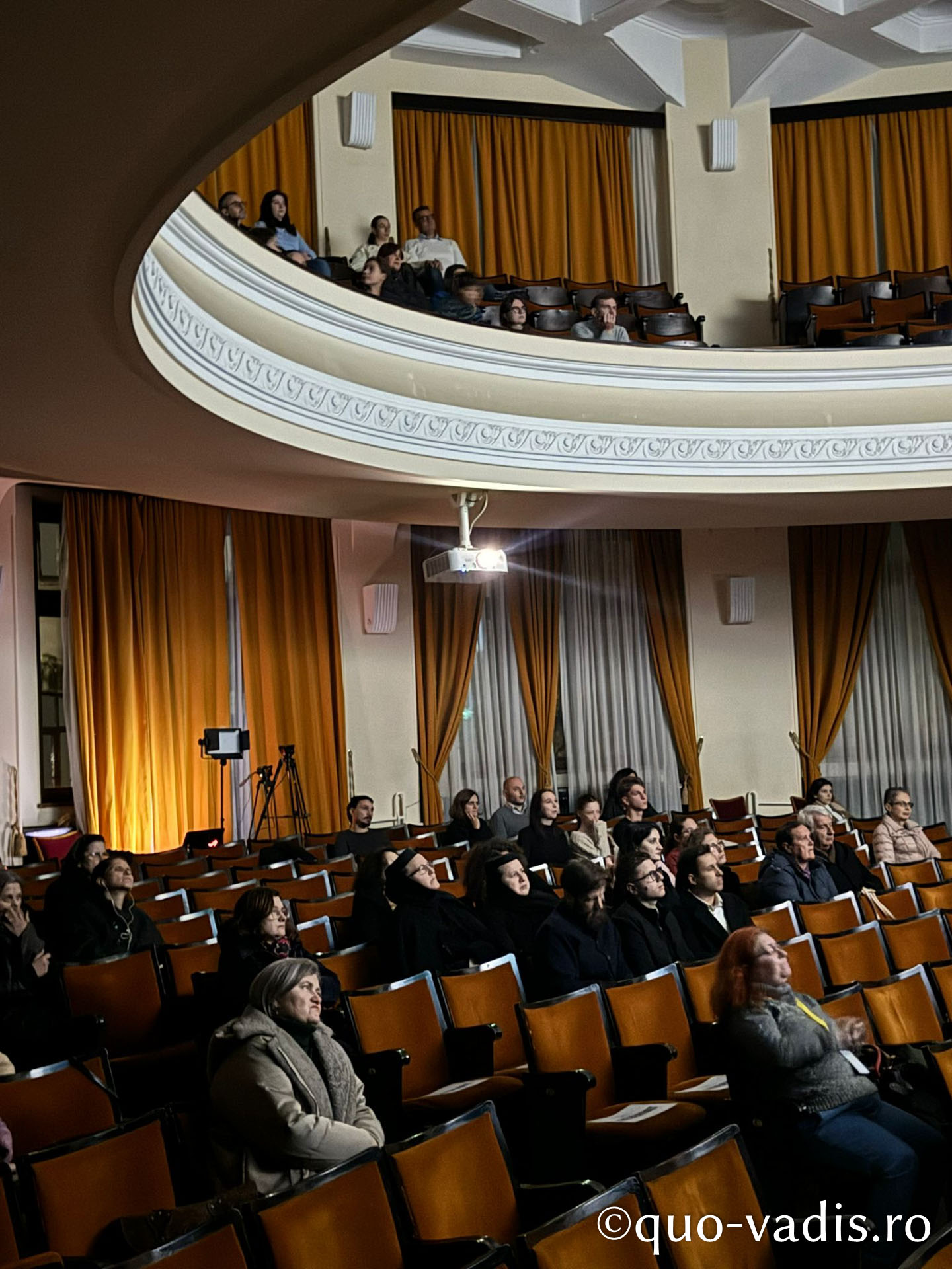 Proiecția filmului docudramă Sfântul Iosif Isihastul (Grecia, regizori Alexandros Foteinos and Yiannis Traganidas), Sala Aula Magna Mihai Eminescu