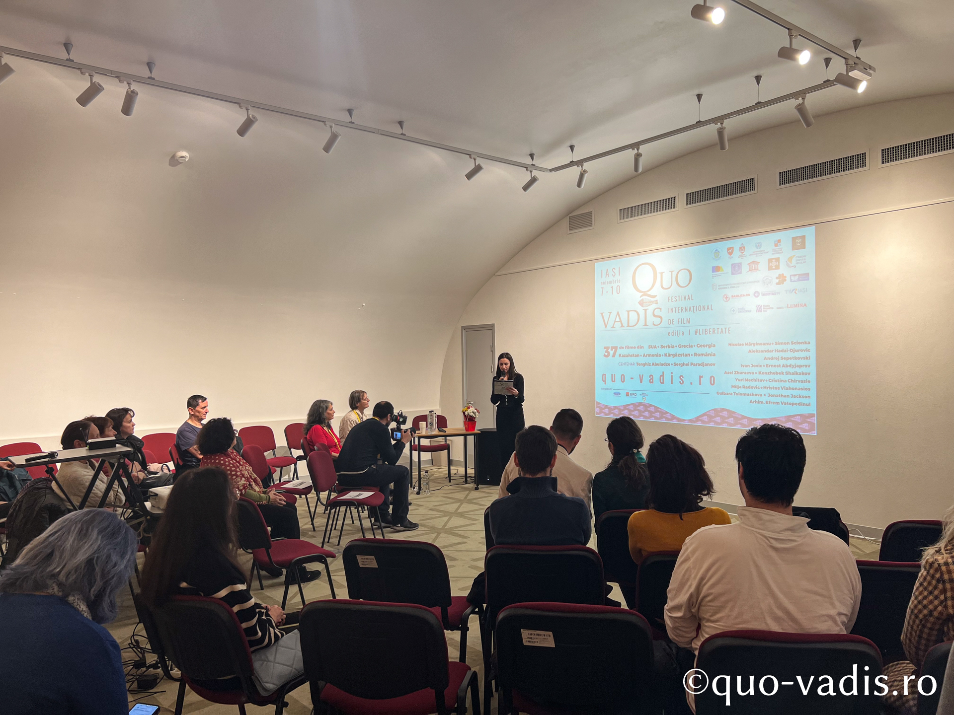 Proiecția filmului documentar In Vivo (România), în prezența regizoarei Cristina Chirvasie