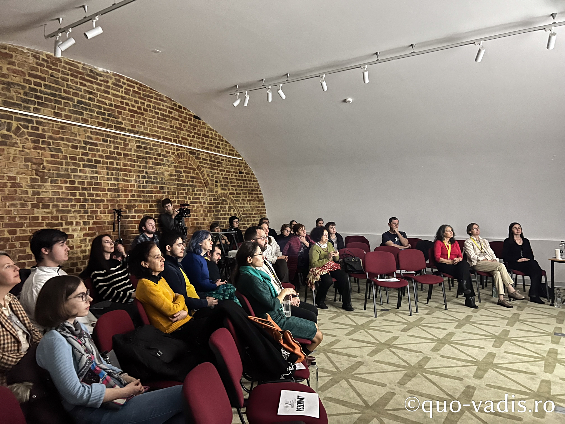 Proiecția filmului documentar In Vivo (România), în prezența regizoarei Cristina Chirvasie