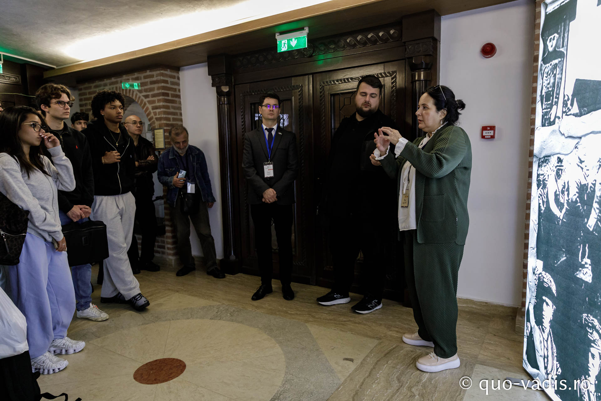 Vernisajul Expoziției de fotografii „Reîncadrând spațiul. Filmul ca istorie.” / Foto: Oana Nechifor