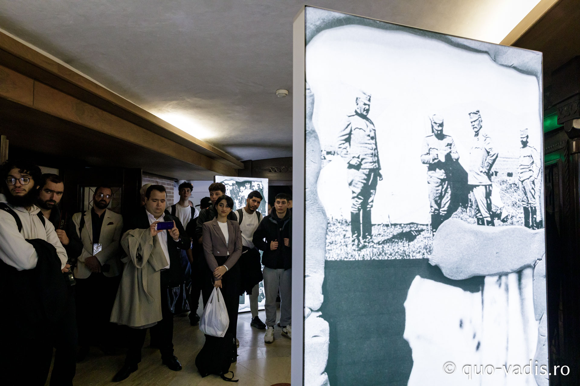 Vernisajul Expoziției de fotografii „Reîncadrând spațiul. Filmul ca istorie.” / Foto: Oana Nechifor