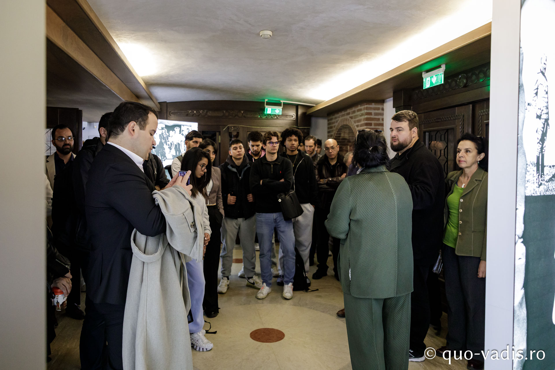 Vernisajul Expoziției de fotografii „Reîncadrând spațiul. Filmul ca istorie.” / Foto: Oana Nechifor