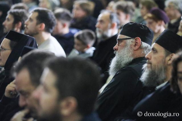 Părintele Efrem Vatopedinul a conferențiat la Iași, în cadrul Festivalului „Quo Vadis”