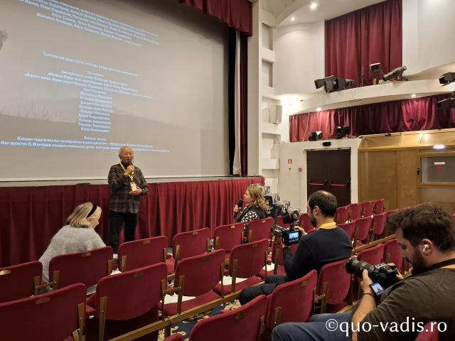 Proiecția filmului artistic Rapsodul (Kîrgîzstan), în prezența regizorului Ernest Abdyzhaparov, Sala Ateneul Național din Iași  La Iași are loc în perioada 7-10 noiembrie prima ediție a Festivalul Internațional de Film „Quo Vadis” quo-vadis.ro #FestivalulQuoVadis