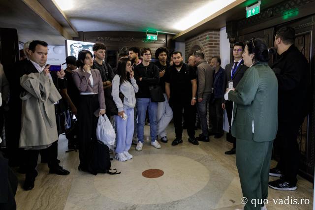 Vernisajul Expoziției de fotografii „Reîncadrând spațiul. Filmul ca istorie.” / Foto: Oana Nechifor