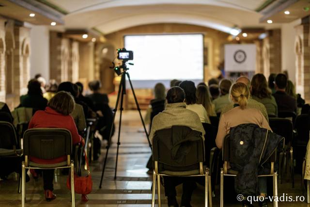 Proiecția filmelor În căutarea Cernăuțiului lui Ciprian și Părintele Iraclie Porumbescu / Foto: Oana Nechifor