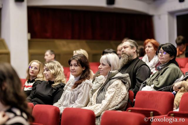 Ateneul Tătărași, gazda pentru zeci de spectatori în cea de-a doua zi a festivalului