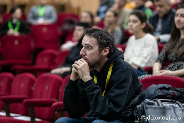 Proiecția filmului documentar Doar iubirea ne mai poate salva (Serbia), în prezența regizorului Hadži-Aleksandar Đurović (Casa de cultură Mihai Ursachi din Copou – Sala Diotima)