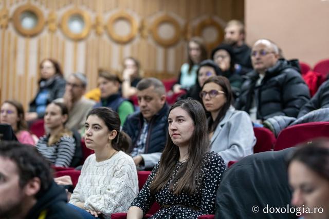Proiecția filmului documentar Doar iubirea ne mai poate salva (Serbia), în prezența regizorului Hadži-Aleksandar Đurović (Casa de cultură Mihai Ursachi din Copou – Sala Diotima)Proiecția filmului documentar Doar iubirea ne mai poate salva (Serbia), în prezența regizorului Hadži-Aleksandar Đurović (Casa de cultură Mihai Ursachi din Copou – Sala Diotima)