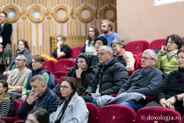 Proiecția filmului documentar Doar iubirea ne mai poate salva (Serbia), în prezența regizorului Hadži-Aleksandar Đurović (Casa de cultură Mihai Ursachi din Copou – Sala Diotima)