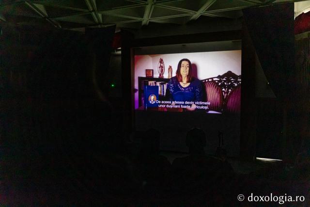 Proiecția filmului documentar Doar iubirea ne mai poate salva (Serbia), în prezența regizorului Hadži-Aleksandar Đurović (Casa de cultură Mihai Ursachi din Copou – Sala Diotima)