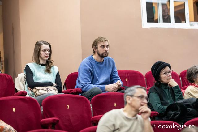 Proiecția filmului documentar Doar iubirea ne mai poate salva (Serbia), în prezența regizorului Hadži-Aleksandar Đurović (Casa de cultură Mihai Ursachi din Copou – Sala Diotima)