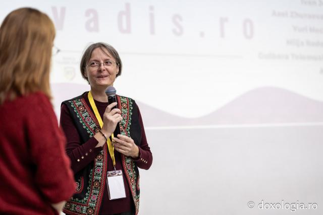 Proiecția filmului documentar Cămașa de duminică (România), în prezența regizoarei Cristina Chirvasie (Casa de cultură Mihai Ursachi din Copou – Sala Diotima)