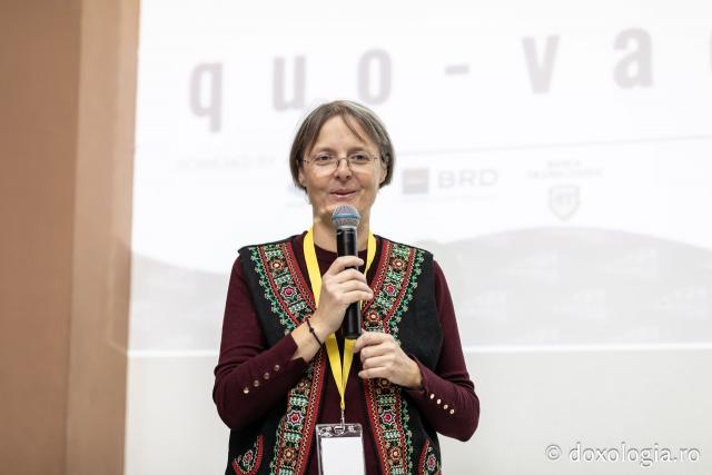 Proiecția filmului documentar Cămașa de duminică (România), în prezența regizoarei Cristina Chirvasie (Casa de cultură Mihai Ursachi din Copou – Sala Diotima)