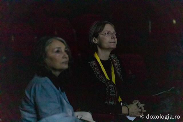 Proiecția filmului documentar Cămașa de duminică (România), în prezența regizoarei Cristina Chirvasie (Casa de cultură Mihai Ursachi din Copou – Sala Diotima)