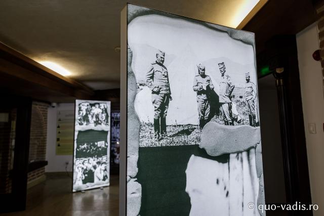 Vernisajul Expoziției de fotografii „Reîncadrând spațiul. Filmul ca istorie.” / Foto: Oana Nechifor