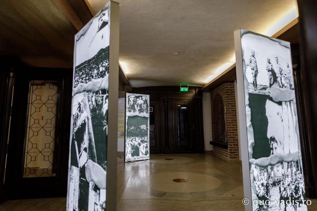 Vernisajul Expoziției de fotografii „Reîncadrând spațiul. Filmul ca istorie.” / Foto: Oana Nechifor