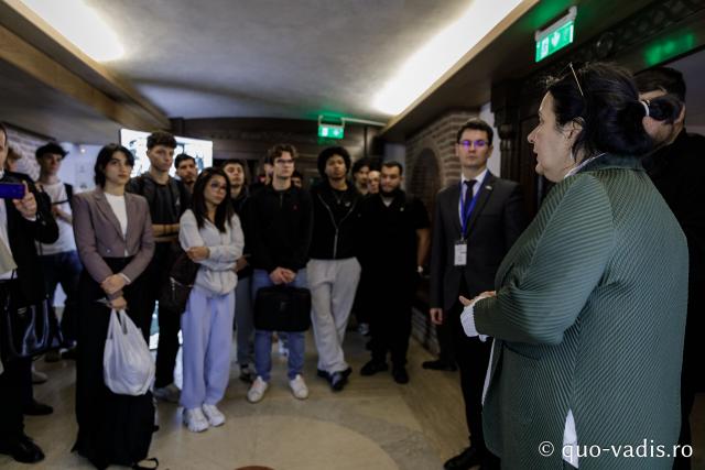 Vernisajul Expoziției de fotografii „Reîncadrând spațiul. Filmul ca istorie.” / Foto: Oana Nechifor
