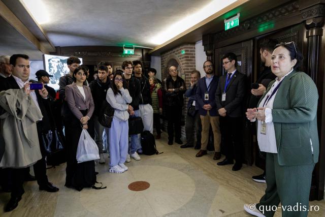 Vernisajul Expoziției de fotografii „Reîncadrând spațiul. Filmul ca istorie.” / Foto: Oana Nechifor