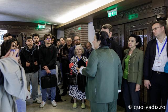 Vernisajul Expoziției de fotografii „Reîncadrând spațiul. Filmul ca istorie.” / Foto: Oana Nechifor