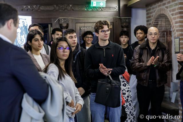 Vernisajul Expoziției de fotografii „Reîncadrând spațiul. Filmul ca istorie.” / Foto: Oana Nechifor