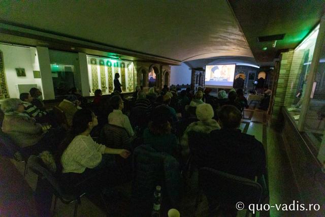 Proiecția filmului „Un înger în trup. Sfântul Ioan al Shanghaiului” / Foto: pr. Silviu Cluci