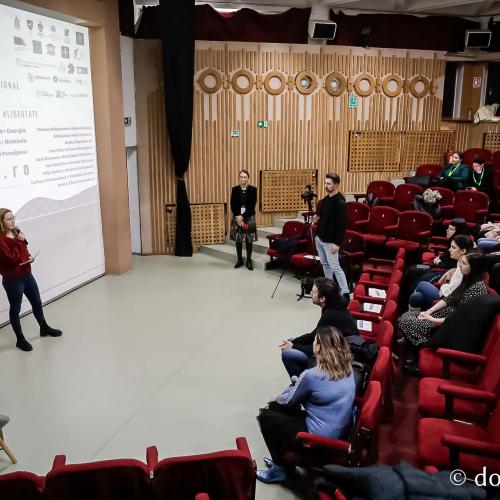 Proiecția filmului documentar Doar iubirea ne mai poate salva (Serbia), în prezența regizorului Hadži-Aleksandar Đurović (Casa de cultură Mihai Ursachi din Copou – Sala Diotima)