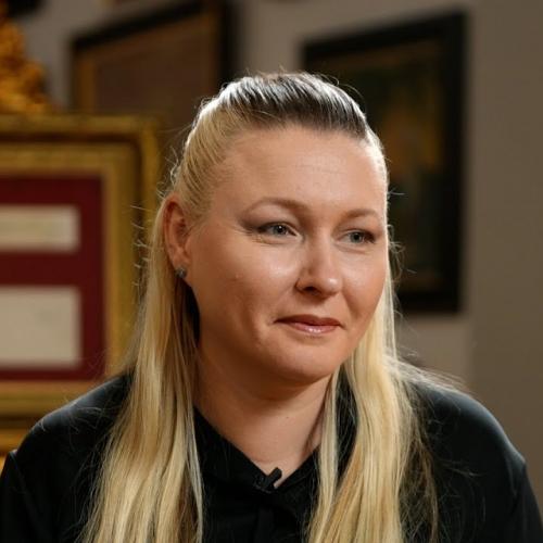 „Nisipul ne învață că totul este trecător” – povestea Anei Munteanu, artista de sand art