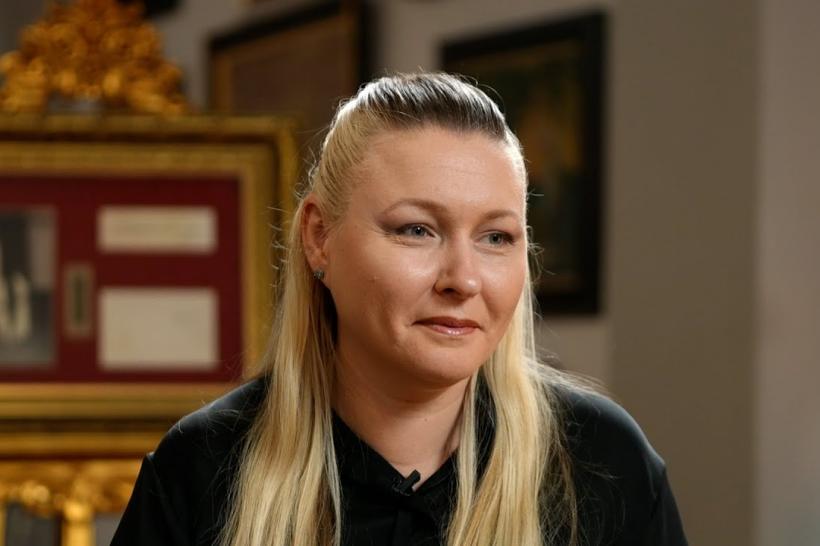 „Nisipul ne învață că totul este trecător” – povestea Anei Munteanu, artista de sand art